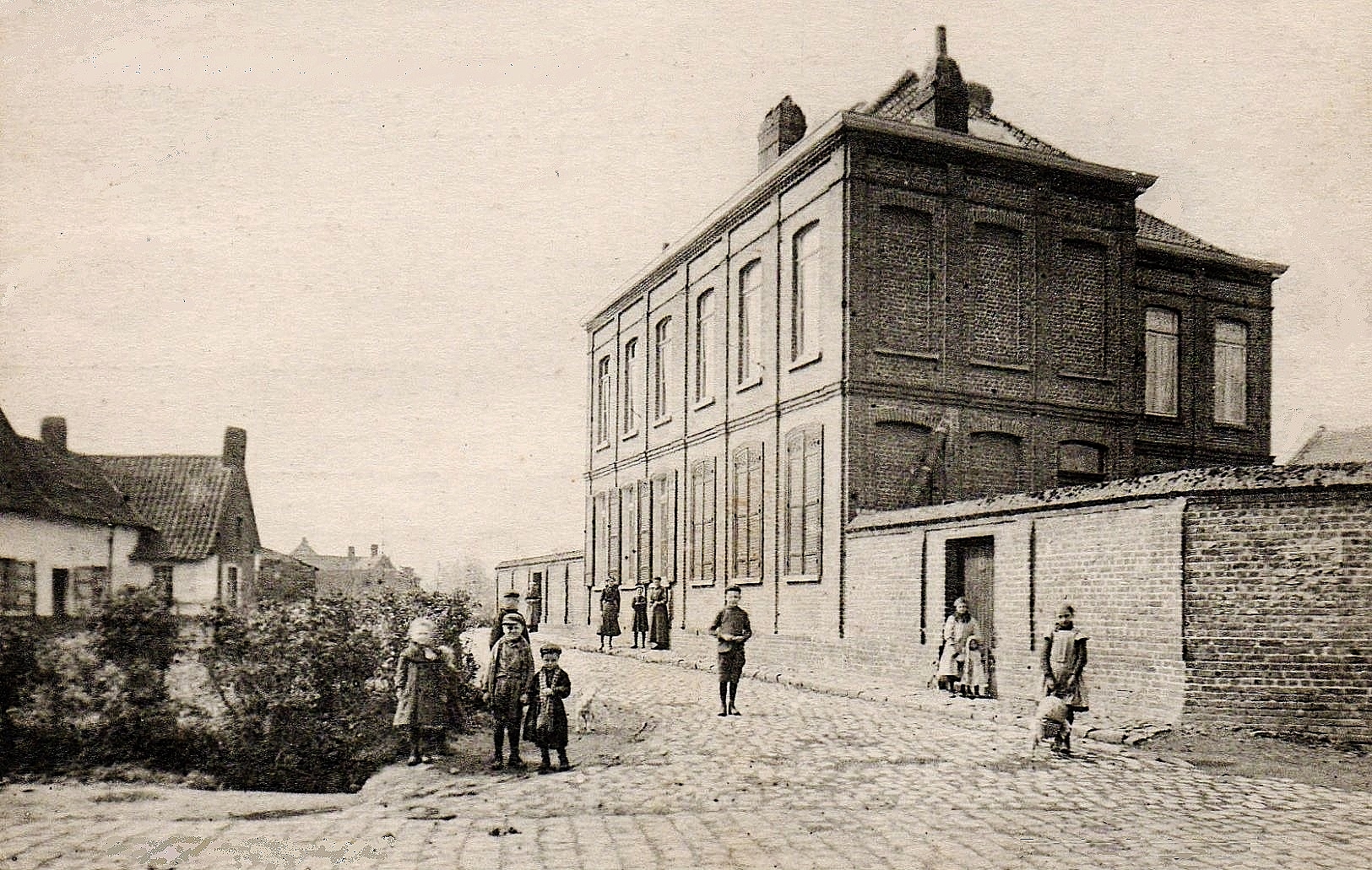 Ecole communale Michelet à Baisieux dans les années 50 Ecole communale Michelet à Baisieux dans les années 50